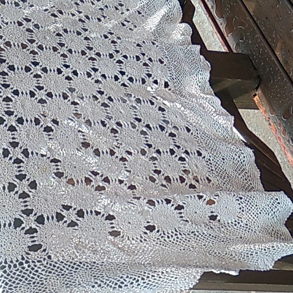⚜️🧶 Vintage Hand Crocheted Table Cloth or Cover 42”X 52” - Picture 13 of 16